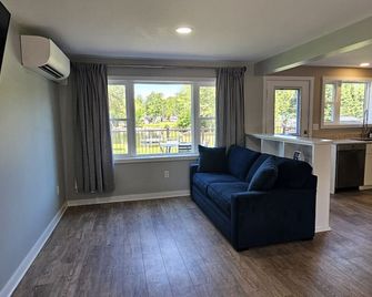 Juniper Motel-King Apartmentrm9atv Accesslakefront - Greenville - Sala de estar
