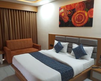 Hotel R K Villa - Ahmedabad - Schlafzimmer