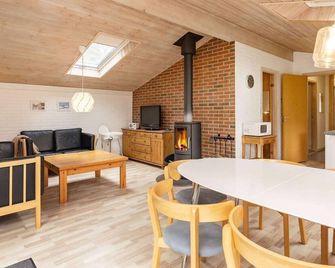 8 Person Holiday Home in Albaek - Ålbæk - Dining room