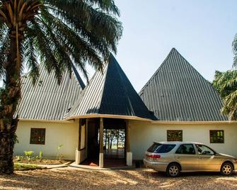 Elephant Hab Lodge - Kichwamba - Edificio