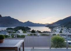 Villa Habeke- Lake Views- Gas Fire- Ac- Bbq - Queenstown - Balcón