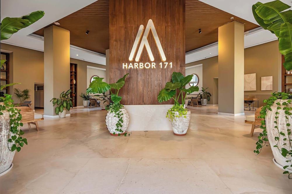 Stunning Beachfront Condo - Sea Views & Pools - بورتو فولارتا - ردهة