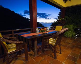 Villa Pomme D'amour Marigot Bay Upper Level 2 Bedroom Apartment - Marigot Bay - Balcony