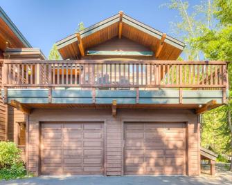 Beautiful townhome w/ lakeview, fireplace, mountain view, grill, & washer/dryer - Crystal Bay - Building