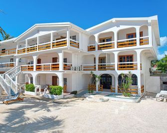 Corona Del Mar - San Pedro Town - Building