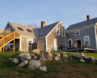 'Dratherbe House/Fantastic Views/Duplex' - Block Island - Building