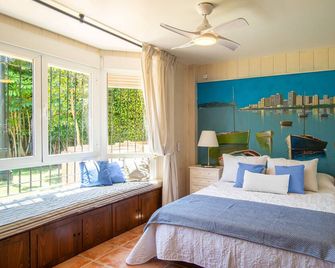 10 Bedroom 5 Star Luxury Villa & Heated Pool for 5 to 28 Guests near Alicante - Mutxamel - Habitación
