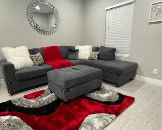 Unwind in insta-worthy Style: Dream Getaway Awaits! Private! Luxury Redefined! - San Bernardino - Sala de estar