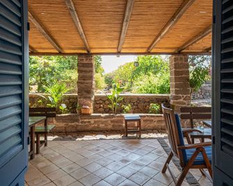 Agriturismo Hibiscus - Ustica - Patio