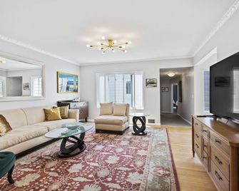 Prime Mid Century Flat in the Castro, In Unit Laundry, On Site Parking. - San Francisco - Sala de estar