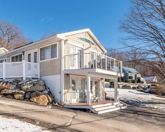 Steps to Beach Lake-View Laconia Getaway! - Laconia - Building