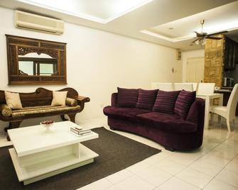 Putrajaya Guesthouse Thirty3 - Putrajaya - Wohnzimmer