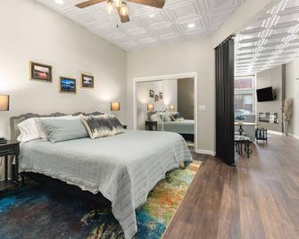 Historic 1894 Space in Downtown Smithville with Modern Amenities - Smithville - Habitación