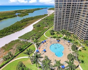 Beachfront penthouse with spectacular views and pool - Marco Island - Pool