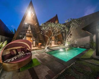 Rumah Kayu Tatiya Villa - Denpasar - Piscina