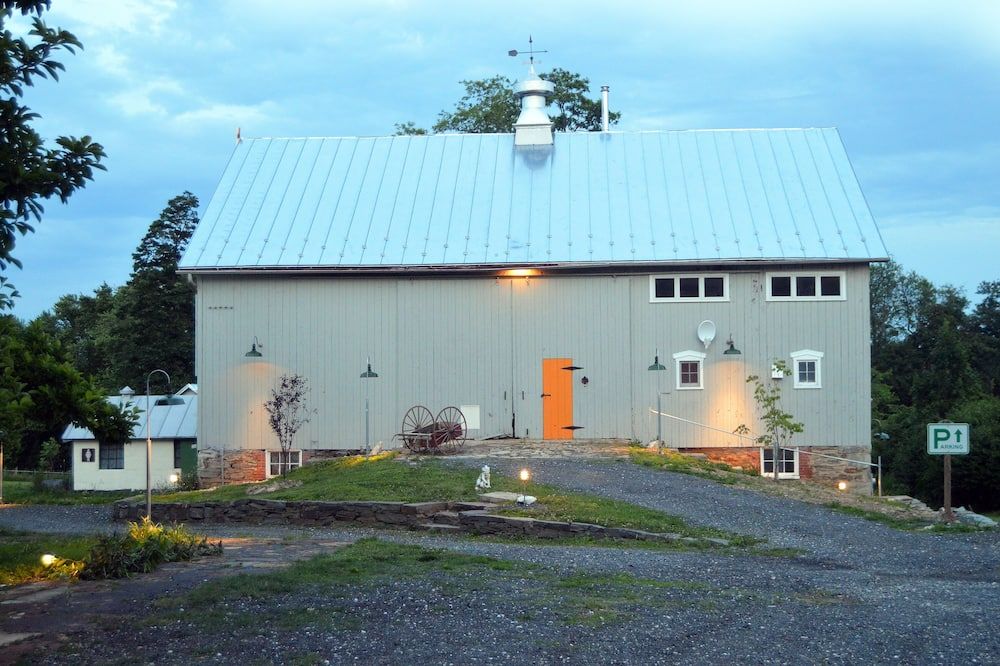Unique Tiny House Getaway on Historic Farm