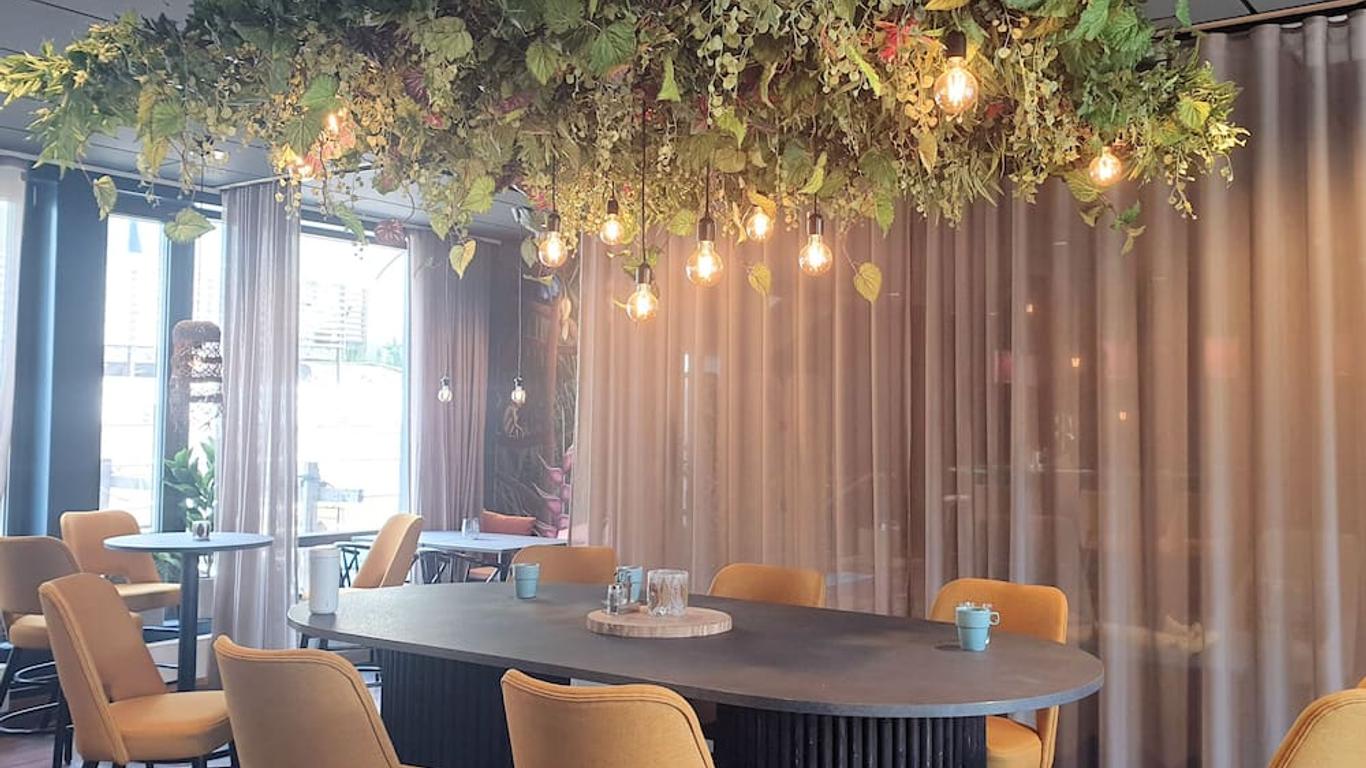 Treetop Spa Hangout & Hotel