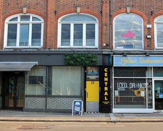 Central Backpackers - Oxford - Building