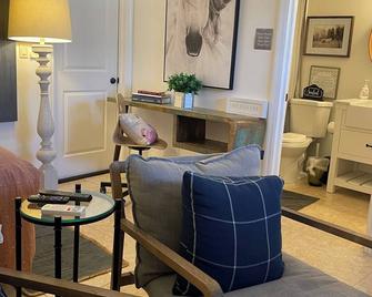 Heart of Wellington - Wellington - Living room