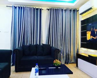 Pioneer Luxury Apartment - Ilorin - Living room