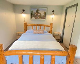 Kash Park Play & Stay - Stevens Point - Bedroom