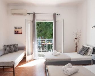Three Seasons - Kavos - Habitación
