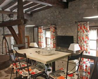 Holiday Home Uxaneko-errota by Interhome - Bera - Ruang makan