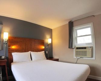 Moonlight Inn and Suites Sudbury - Sudbury - Bedroom