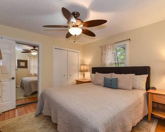 Quiet Coastal Home Savannah Ft Stewart Ga - Richmond Hill - Bedroom