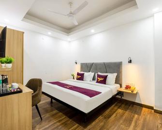 Hotel Admire Inn Sec - 104 By Aspl - Noida - Ložnice