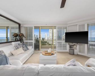Contessa Queen - Main Beach - Living room