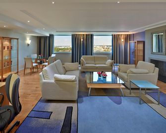 Hilton Düsseldorf - Düsseldorf - Sala de estar