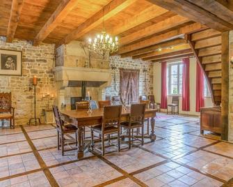 Chateau Beaucharm - Three Bedroom Castle, Sleeps 8 - Bourbonne-les-bains - Eetruimte