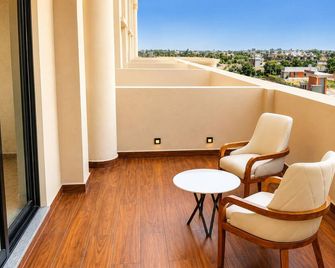 Luxuria Inn by Chandan - Jūnāgadh - Balcón