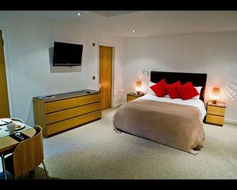 The Cedars - Bath - Bedroom