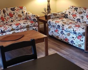 Great mountain guest house in a picturesque area. 5 min from FW. Gated. - Hacienda Heights