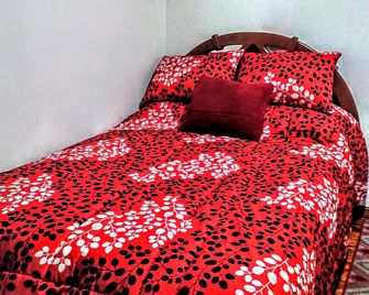 Hostal Latitud Ecuem - Quito - Habitación