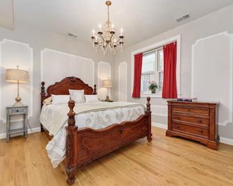 Walking distance to restaurants, shops and Lake Michigan, - Chicago - Bedroom