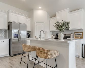 Piper Place | A Modern Stay in Moore - Moore - Keuken