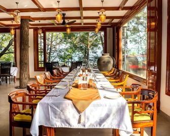 Chillaru Spa & Resort - Kasauli - Restaurante