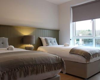 Bunratty Town House No 3 - sleeps 8 guests in 4 bedrooms - Bunratty
