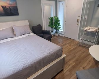 Private room 5 blocks from the beach - Asbury Park - Bedroom