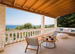 Villa Olea - private pool, stunning sea views, fast internet, sleeps 10+ - Agios Ioannis Peristeron - Balkon