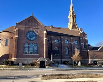 Downtown 2br Apartment - Marshall
