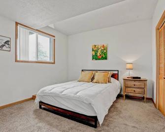 Cozy Cedar Rapids Getaway - Mother in Law Suite - Cedar Rapids - Habitación