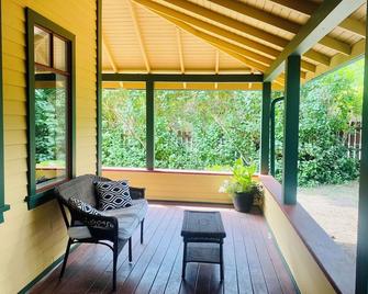 Canoe Heritage House By The Lake - Salmon Arm - Patio
