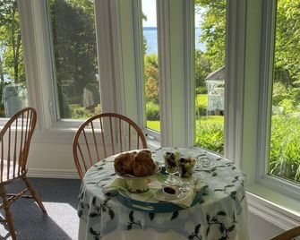 Victorian by the Sea - Lincolnville - Matsal