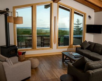 Haida House at Tllaal - Tlell - Living room