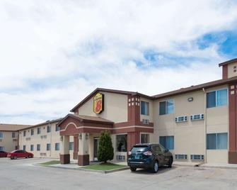 Super 8 by Wyndham Bernalillo - Bernalillo - Building