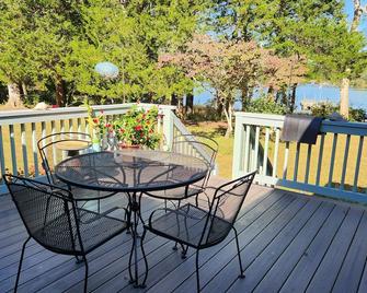 Visit waterfront Camp Belle Haven now! - Exmore - Balcony